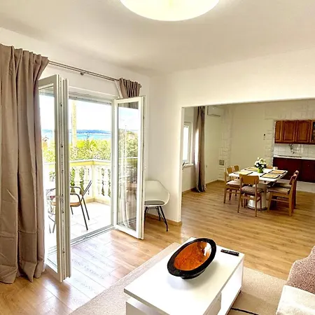 Comfort - With Panoramic View קאלי